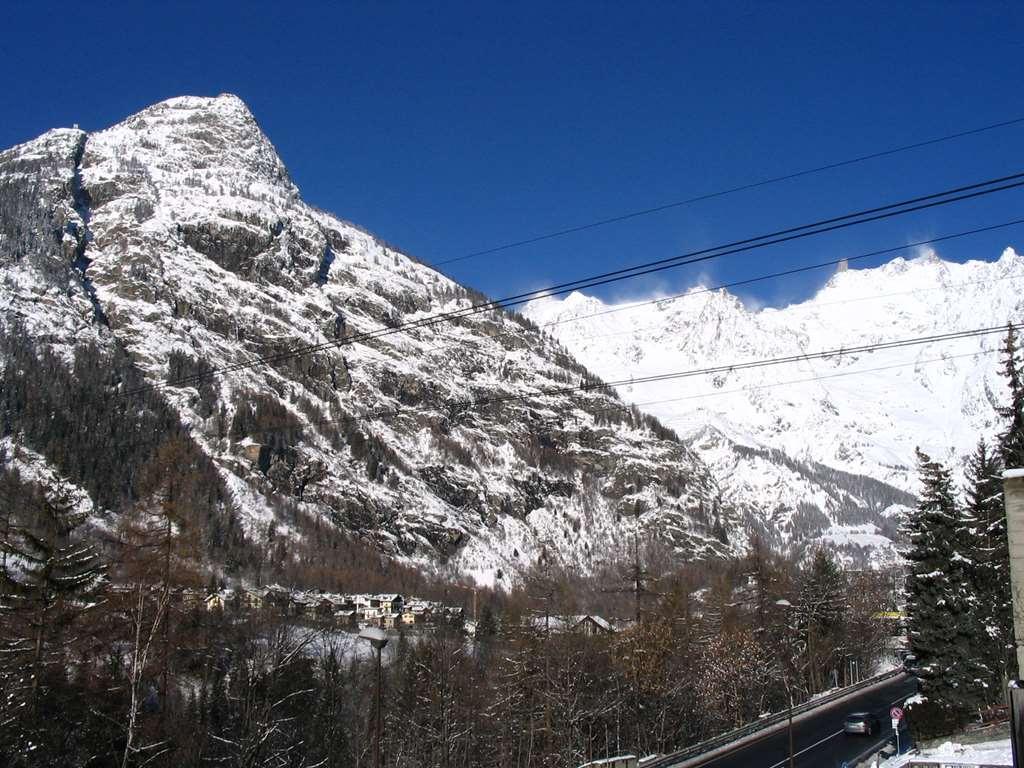 Hotel Les Jumeaux Courmayeur Exterior photo