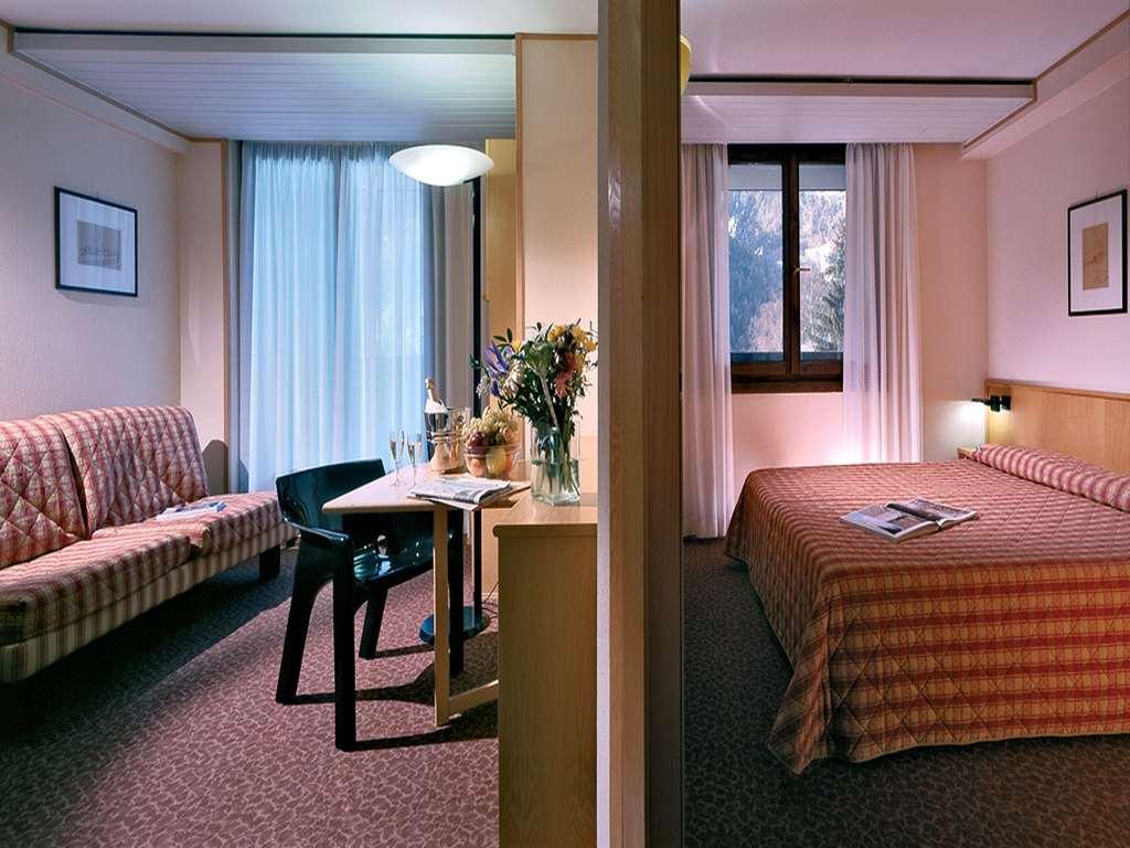 Hotel Les Jumeaux Courmayeur Room photo