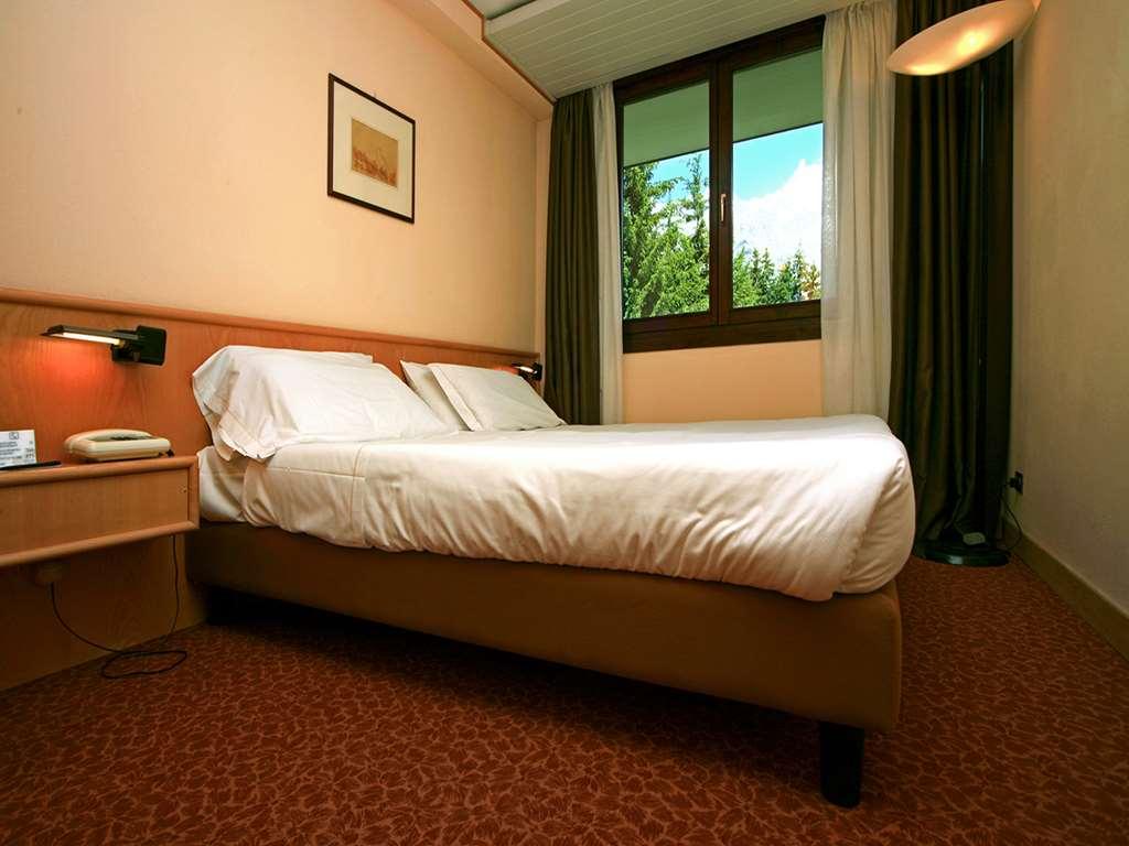Hotel Les Jumeaux Courmayeur Room photo