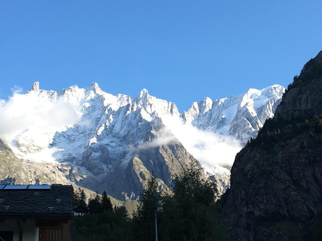 Hotel Les Jumeaux Courmayeur Exterior photo