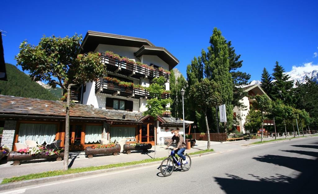 Hotel Les Jumeaux Courmayeur Exterior photo
