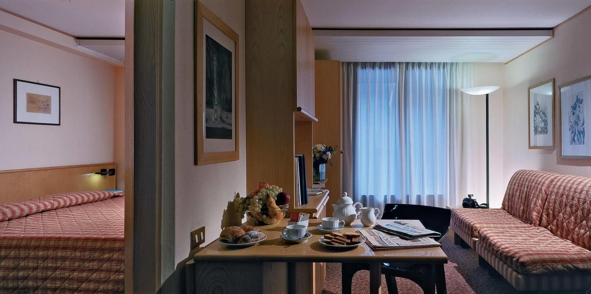Hotel Les Jumeaux Courmayeur Room photo